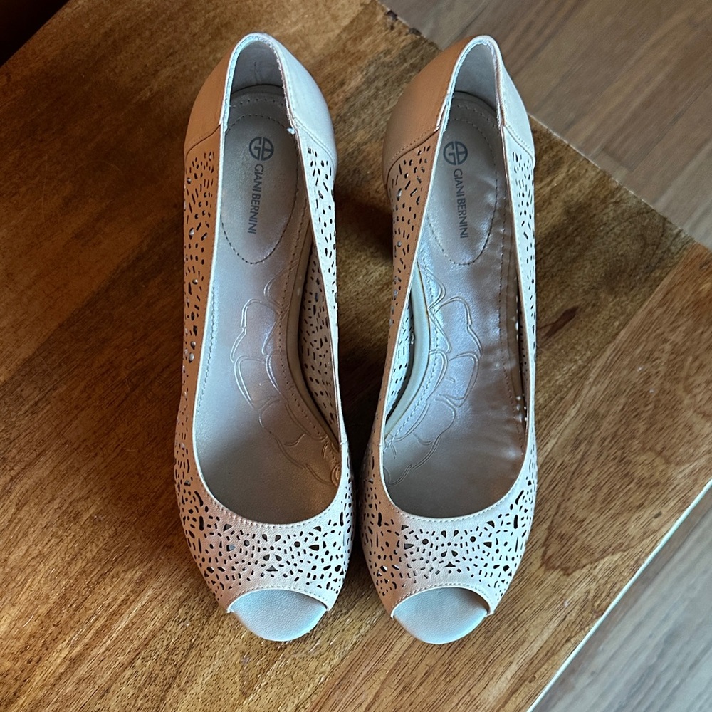 Giani Bernini Women's Cream Peep Toe Heels